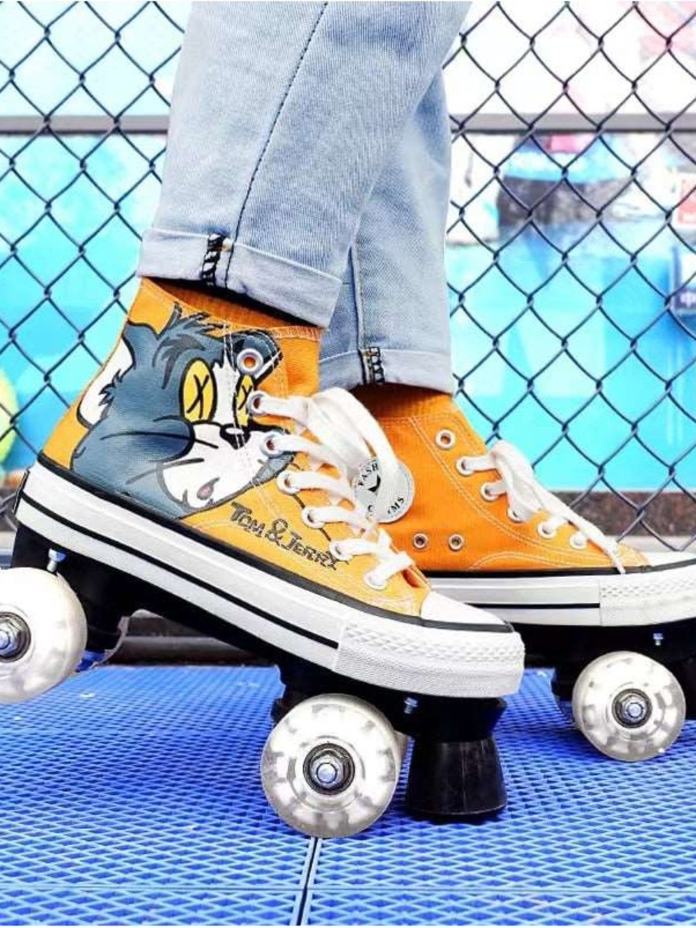 Tom & Jerry Yellow High-Top Roller skate Shoes